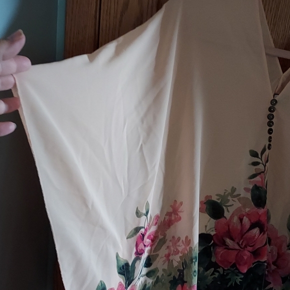 Blouse - Picture 2 of 3